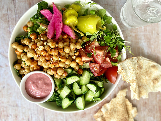 Découvrez la recette de salade-repas touski de notre chef Mélanie Marchand. Dans le blogue santé d'Isabelle Huot Docteure en nutrition.