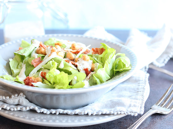 Salade de type césar avec pois chiches rôtis sur le blogue santé Isabelle Huot Docteure en nutrition