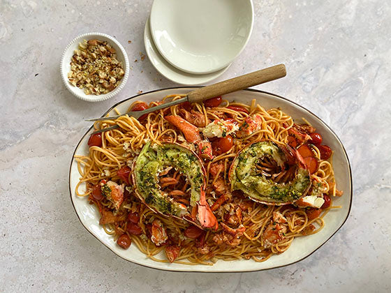 Essayez cette savoureuse recette de spaghetti aux tomates et homard style lobster roll. Une recette de la chef Mélanie Marchand pour le Blogue Isabelle Huot Docteure en nutrition.