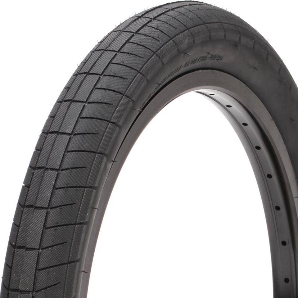 An image of Saltplus Sting Tyre Black / 2.4" BMX Tyres