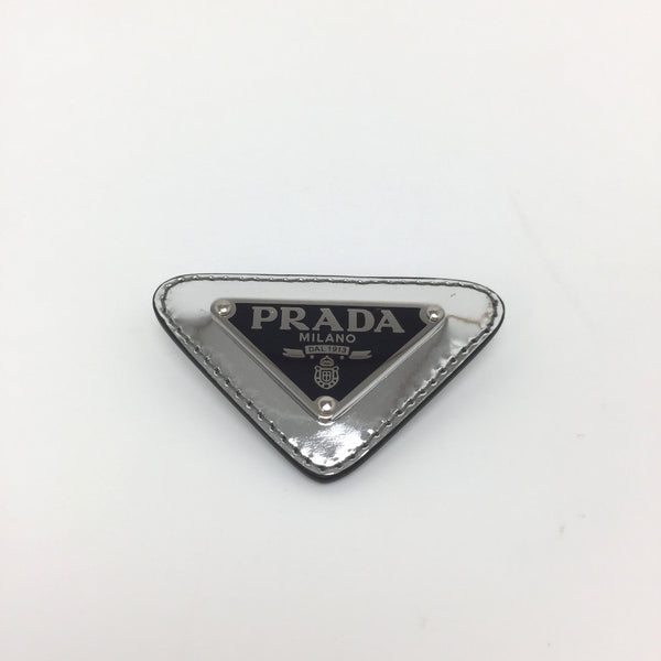 買い PRADA トライアングル ロゴ ブローチ バッジ レザー 希少 www.muh.ie