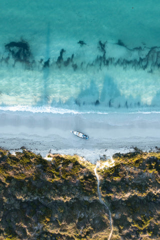 Sailing boat run aground in Lancelin