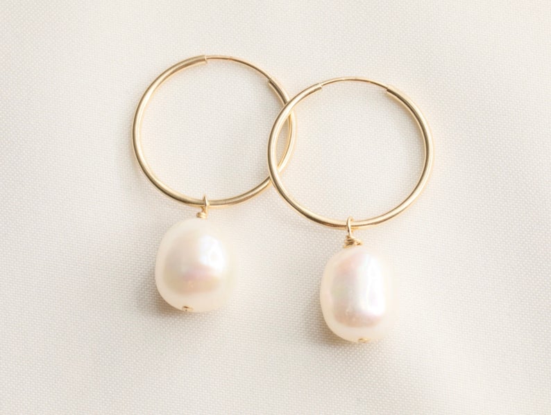 Dynamite V Pearl Asymmetric Earrings