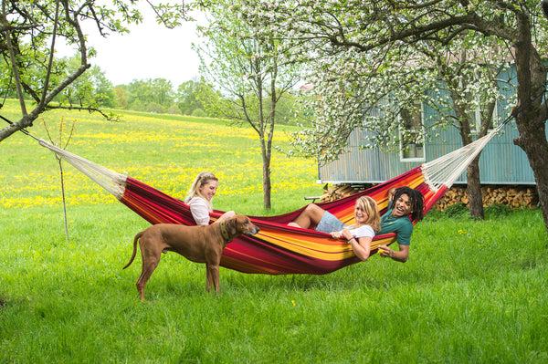 Family using a Gigante lava hammock