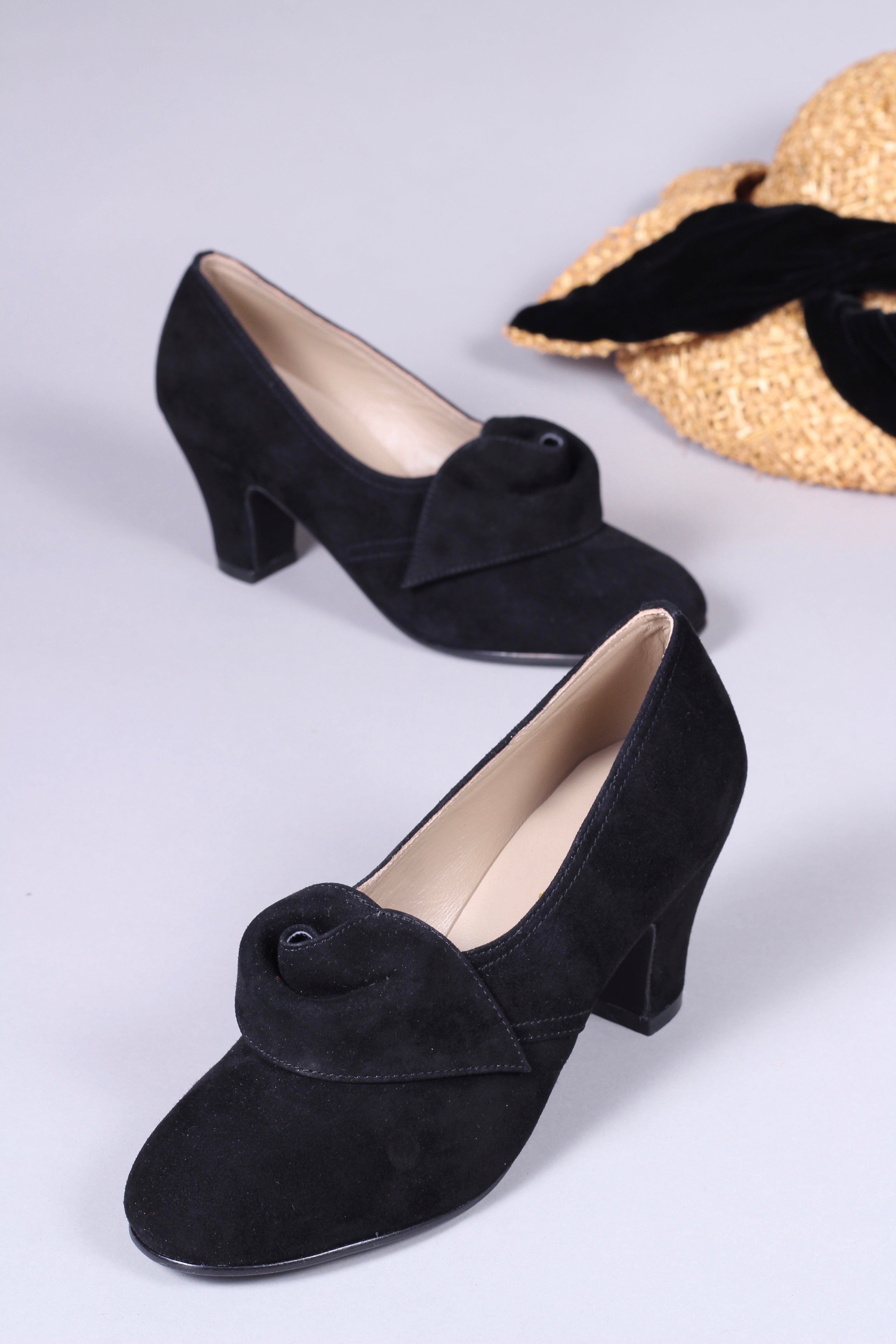 1940'er style pumps i ruskind med Sort Luise – memery