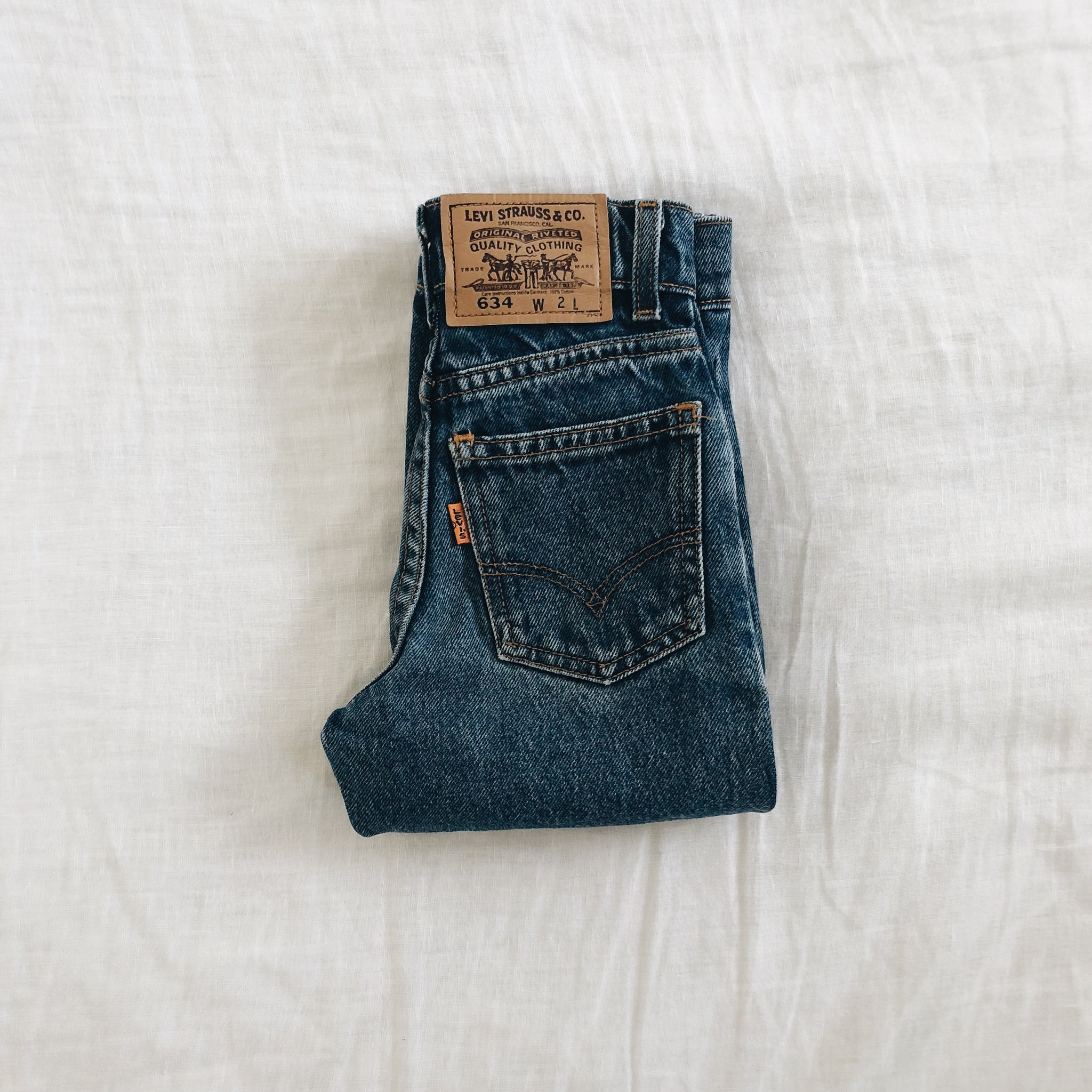 2t levi jeans