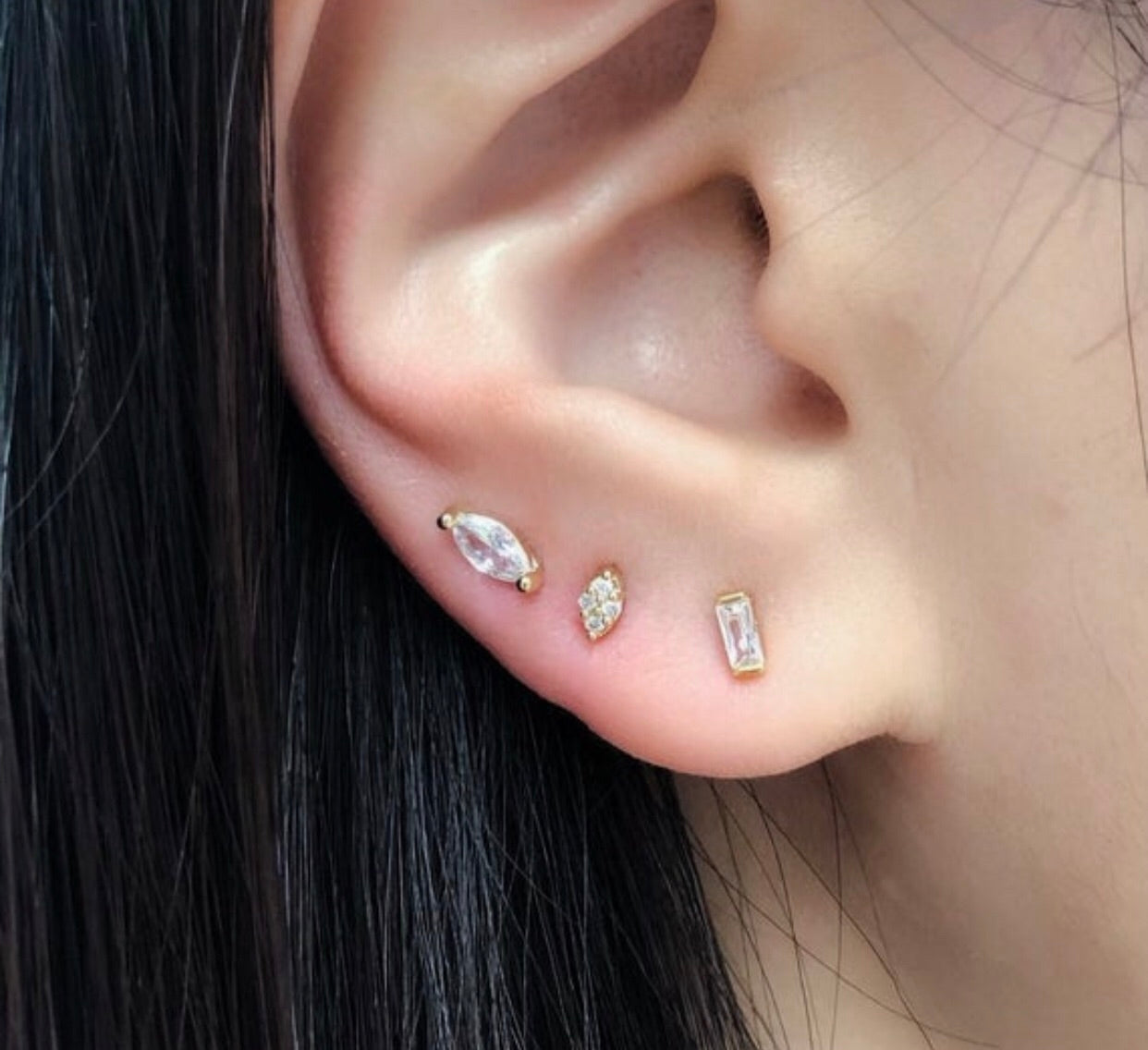 New-Tiny CZ Baguette Stud Earrings 