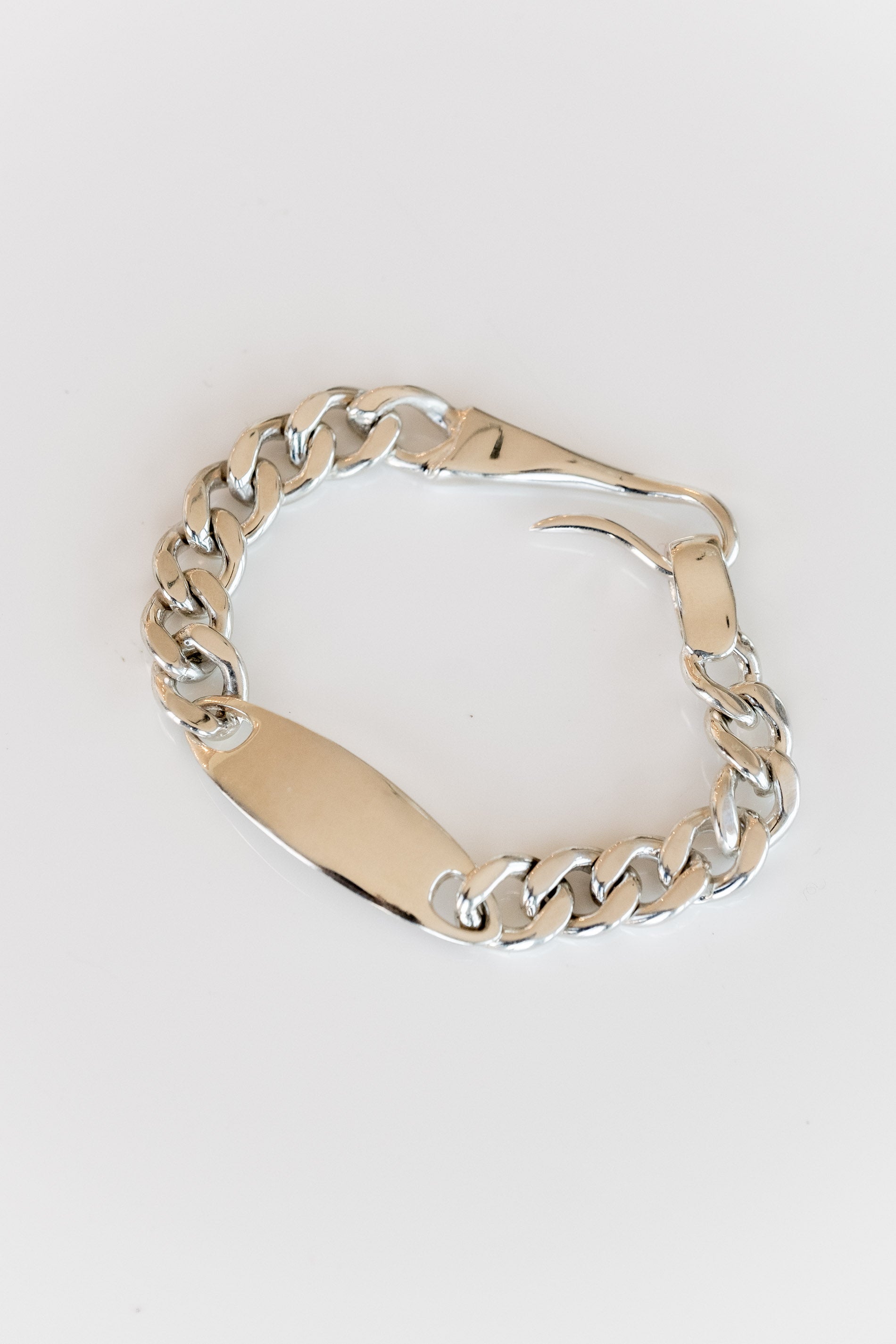 Hook Bracelet by Hernán Herdez | Jeryco Store