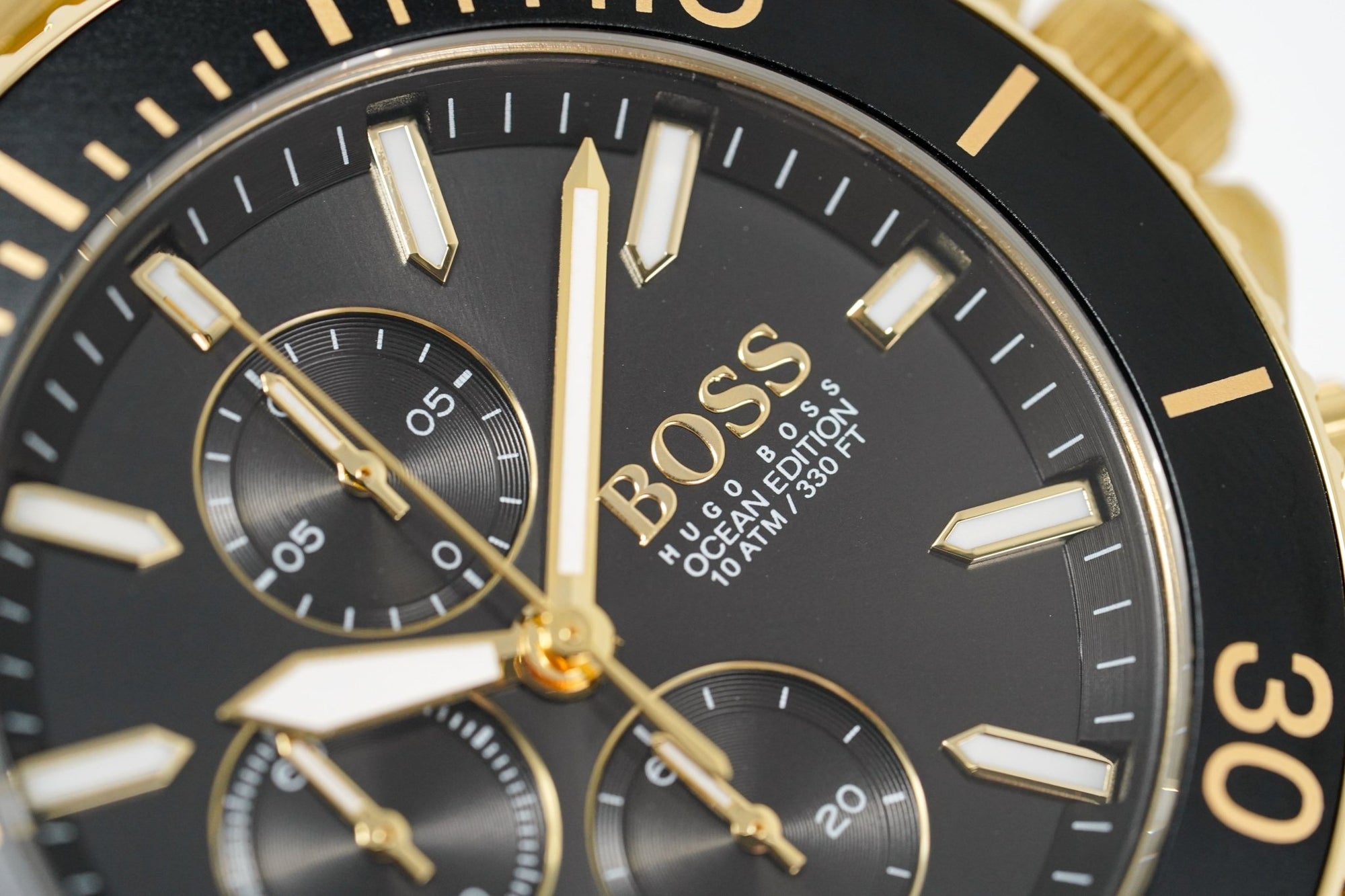 hugo boss ocean edition 10 atm 330 ft