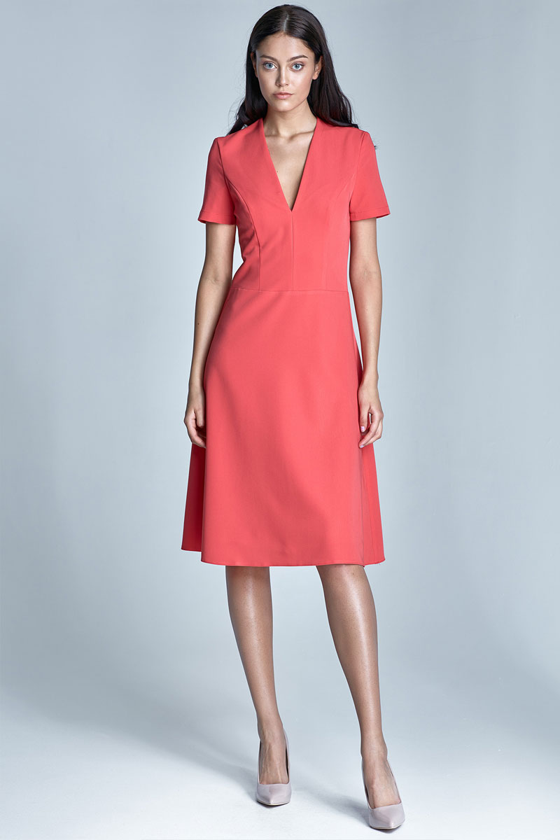 Robe à manches courtes, évasée, couleur corail