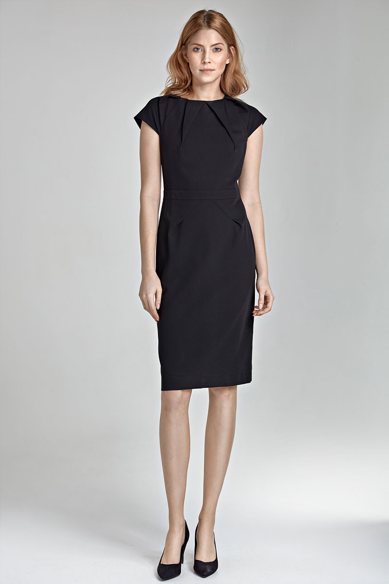 Black Y-shaped dress, sleeveless.