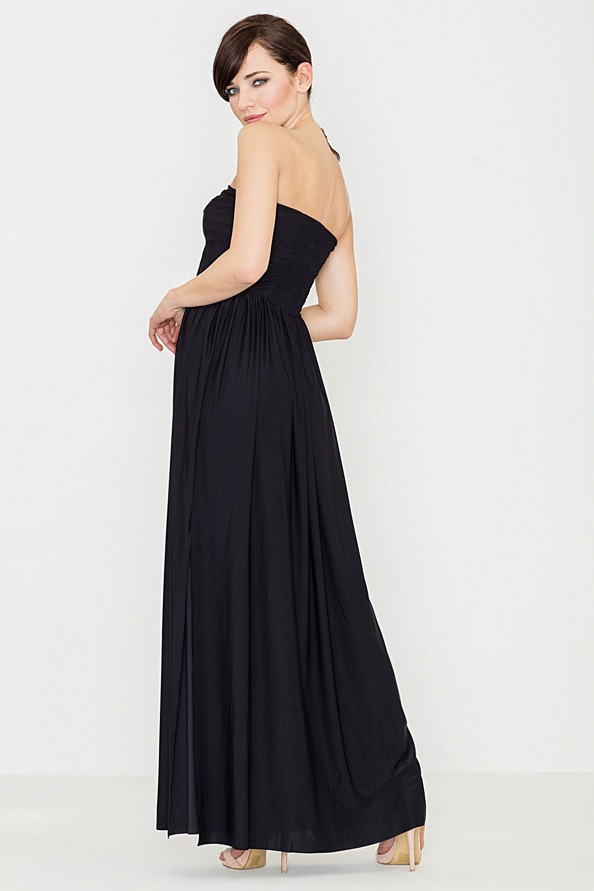 Black strapless dress, with slit on the thigh