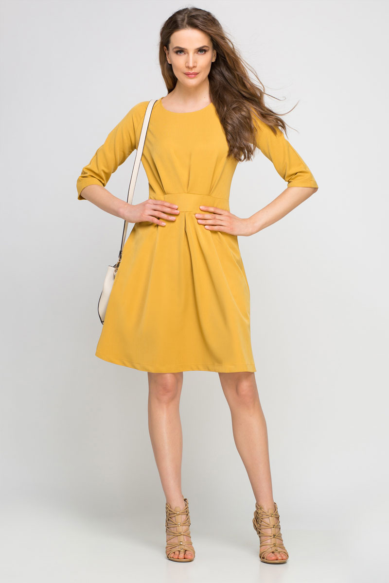 Robe avec jeu de plis creux sur le buste, jaune