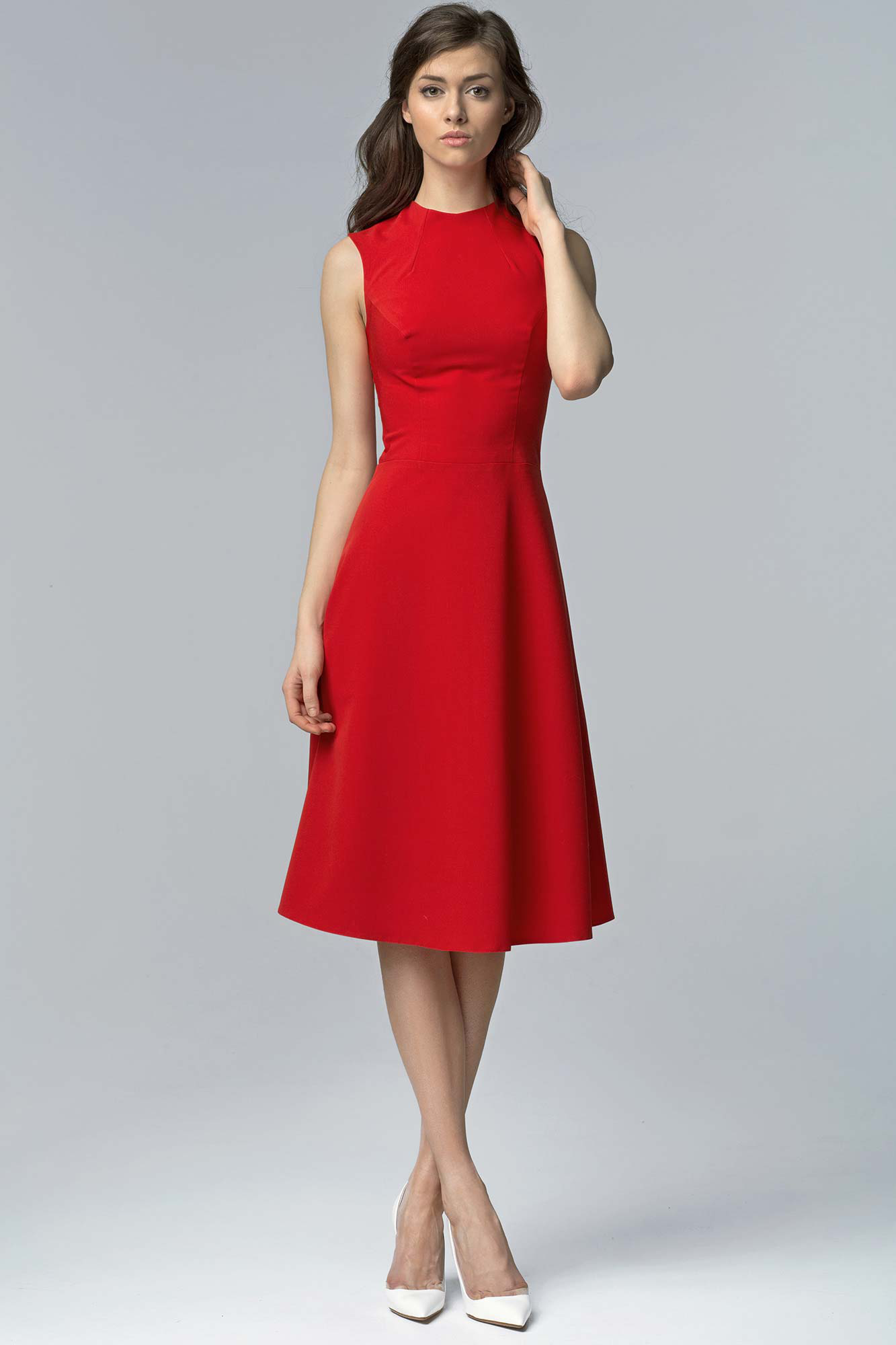 Robe midi rouge, sans manches, col ajusté