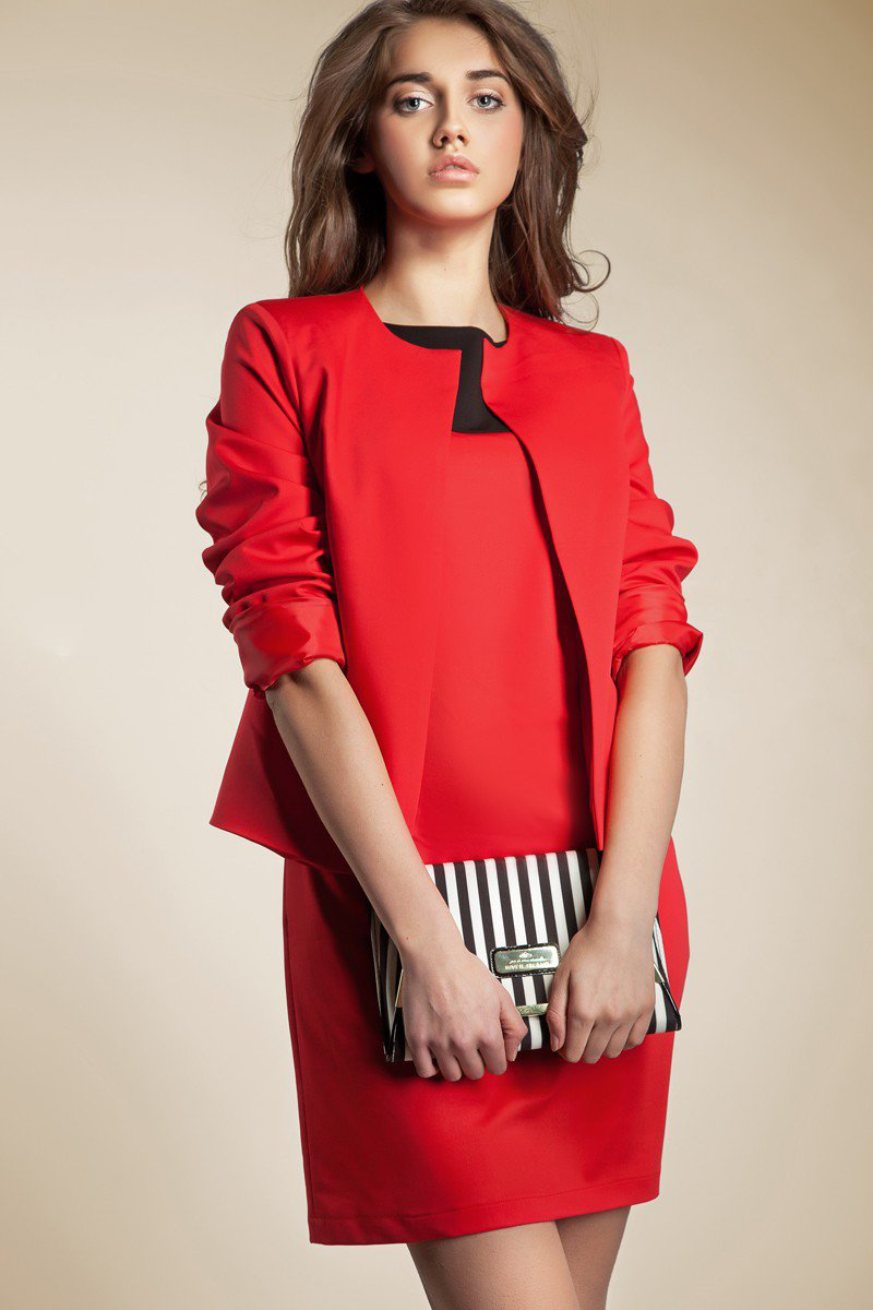 Comment s'habiller pour la Saint Valentin ? Marquez son esprit avec une tenue rouge, chic et glamour. 