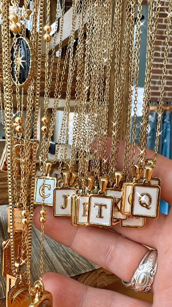 20 A Type Of Metal Gold Alphabet Beads Necklace Pendant Findings A Z Size,  26 Letter Bolds For DIY Jewelry Making Y200730 From Shanye08, $7.8