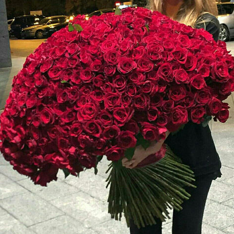 Send Bouquet of 500 Long Stem Red Roses to Dubai, UAE | BetterFlowers.ae