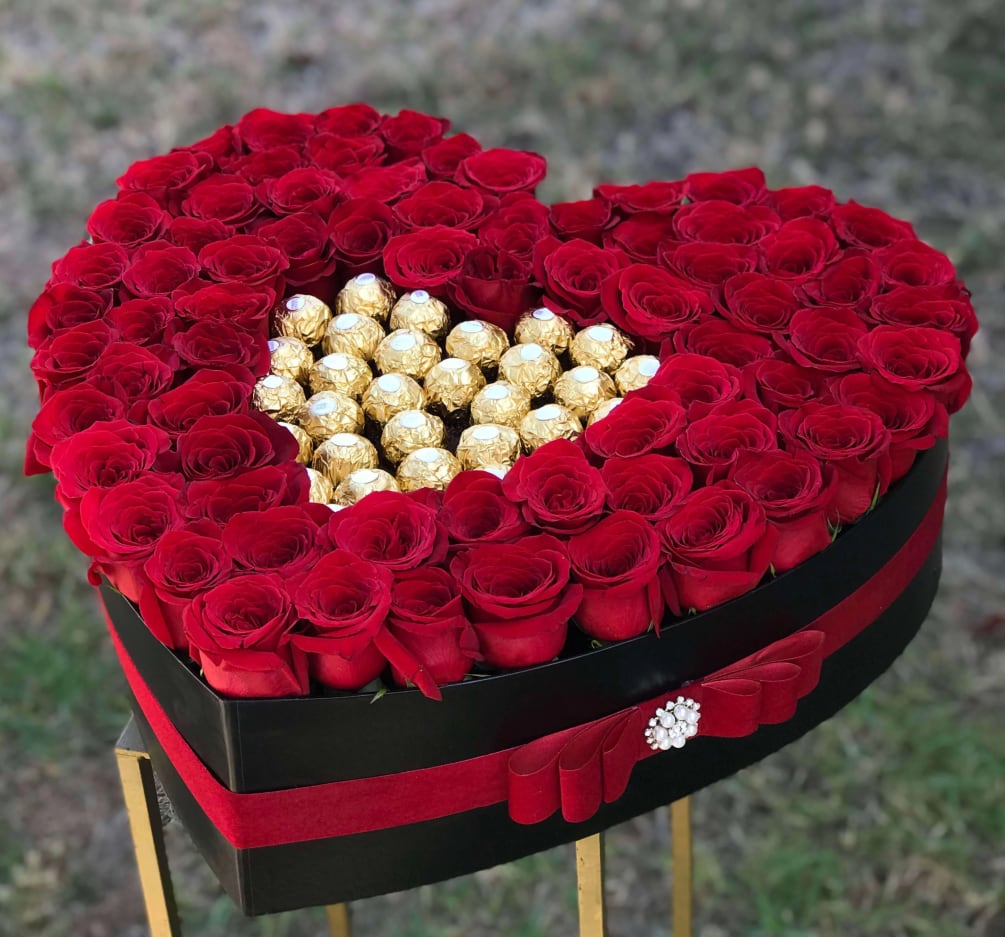 Flowers in Box | Roses in a Box | Betterflowers Dubai – BetterFlowers.ae
