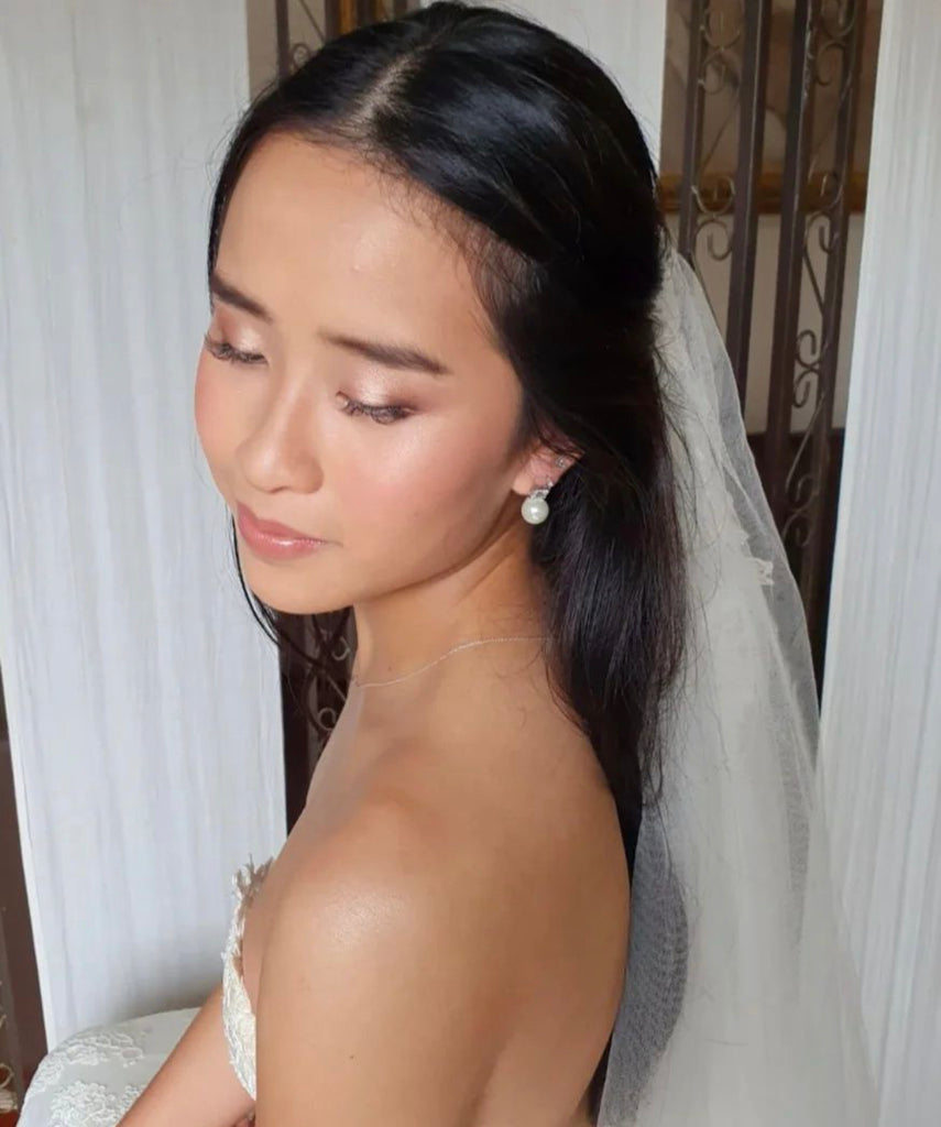 Bride wearing natural looking makeup