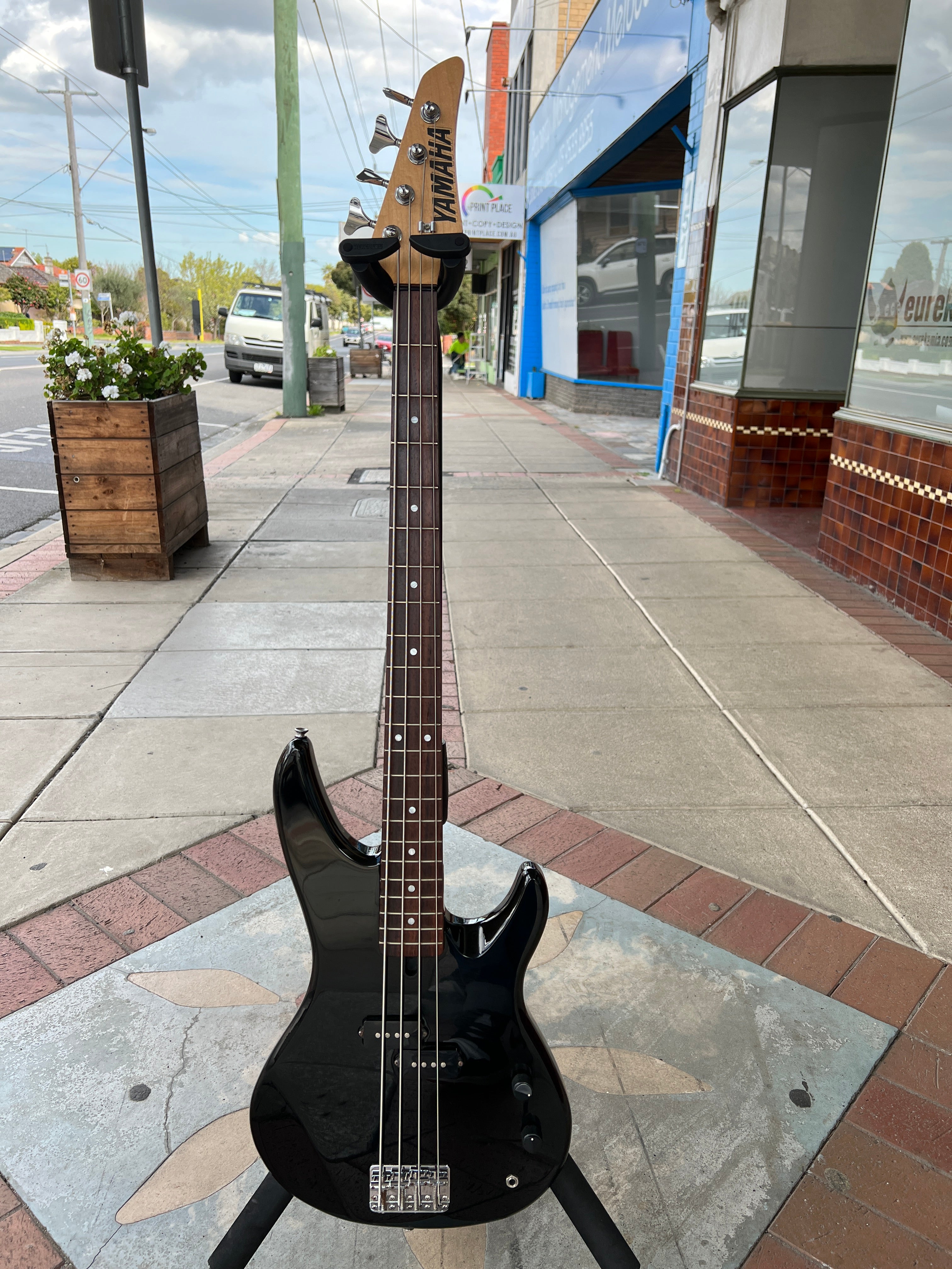 second hand bass guitar near me