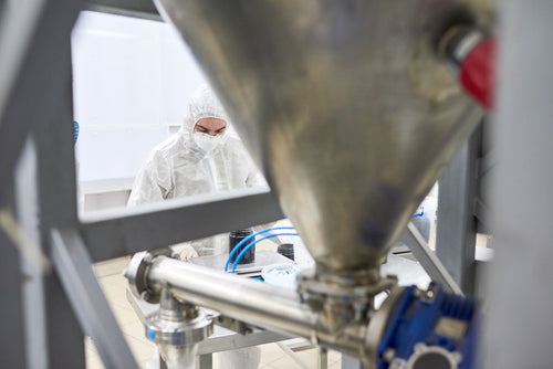 employee next to a dust filling machine