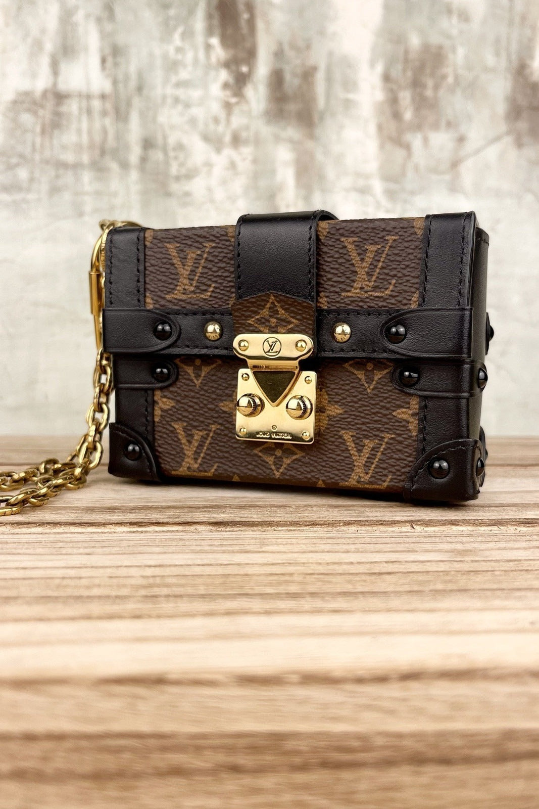 Louis Vuitton Monogram Denim Patchwork Pochette Bag  Сумки, Джинсовая  сумка, Клатч