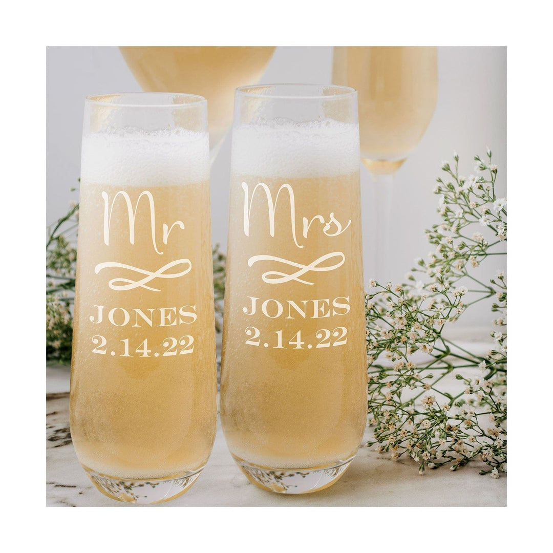 https://cdn.shopify.com/s/files/1/0064/0329/3257/products/wedding-toast-glasses-mr-and-mrs-stemless-champagne-flutes-birthday-30014729453648.jpg?v=1667071634&width=1080