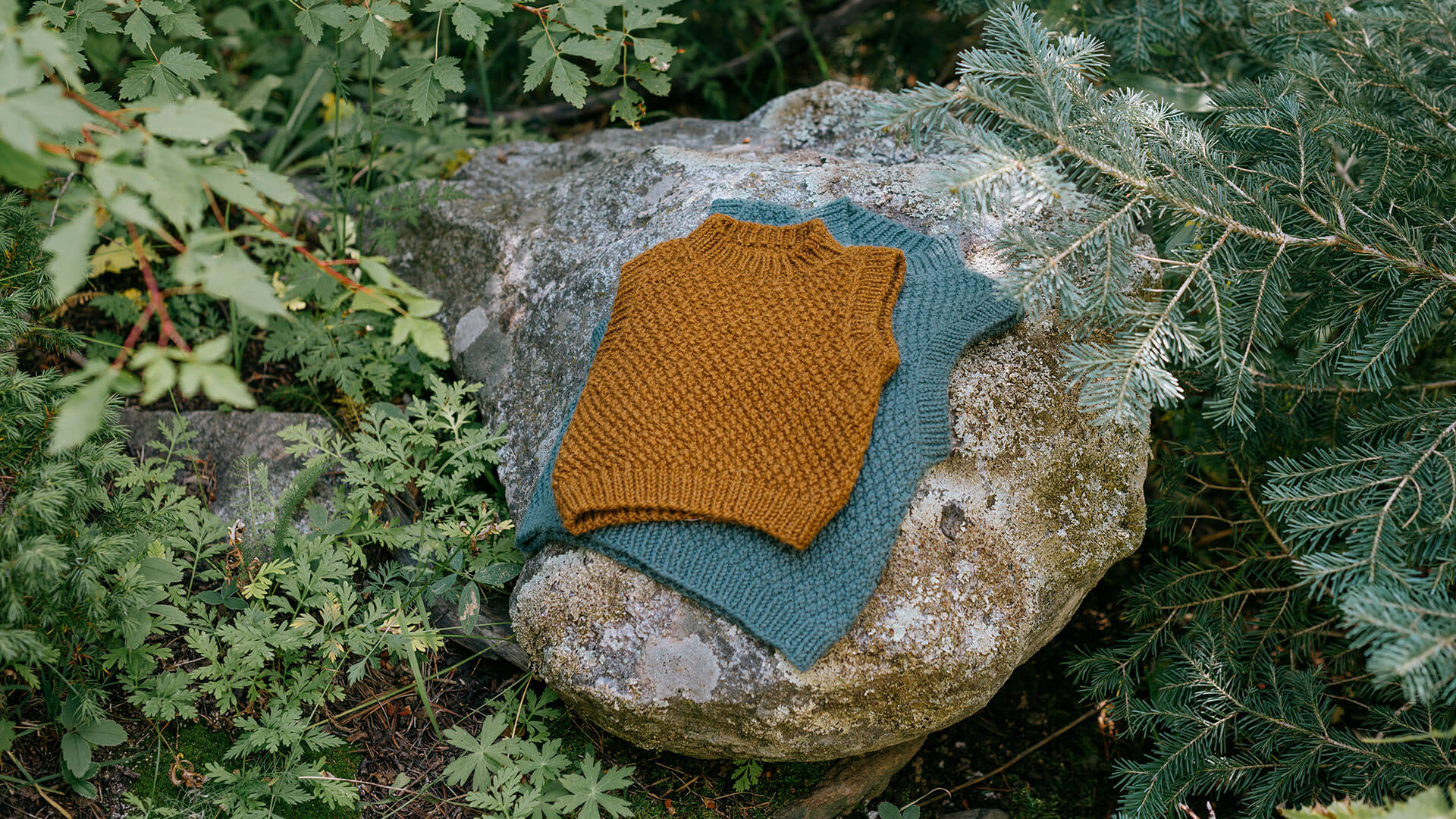 Juniper Slipover by Jojo Tricot - Knitting pattern for children - The Woodland Collection - made with Alpakka Ull Sandnes Garn