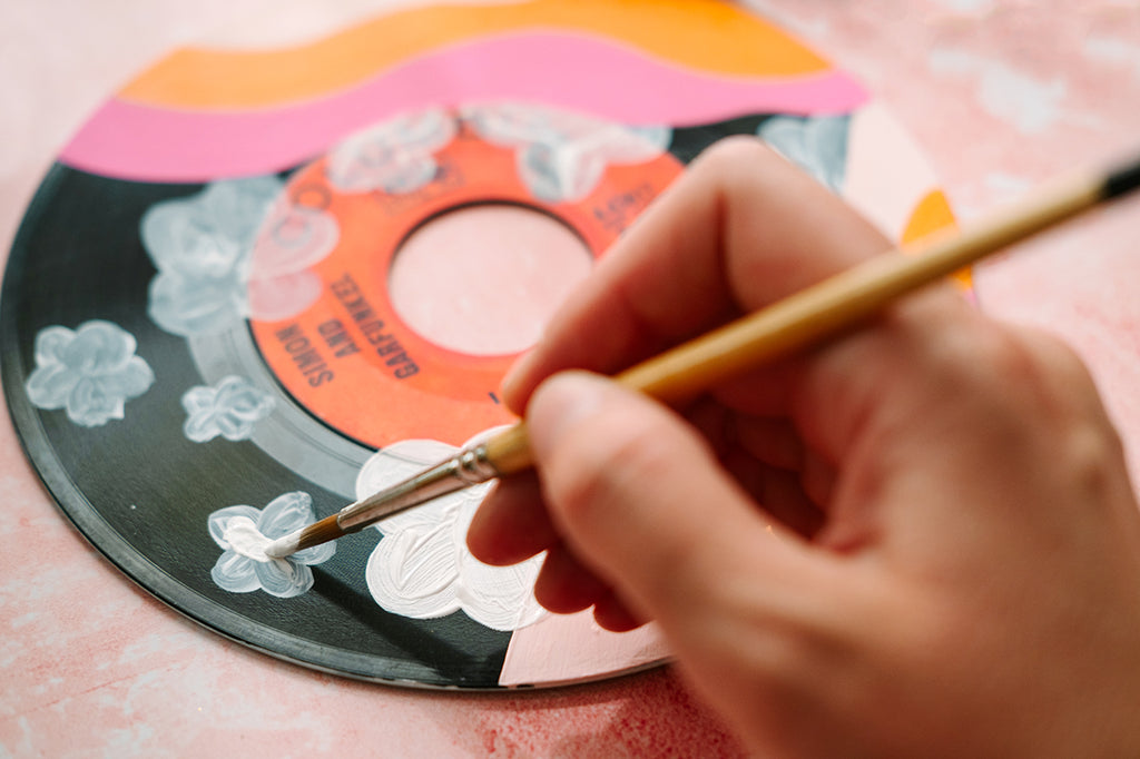 How to paint on a vinyl record