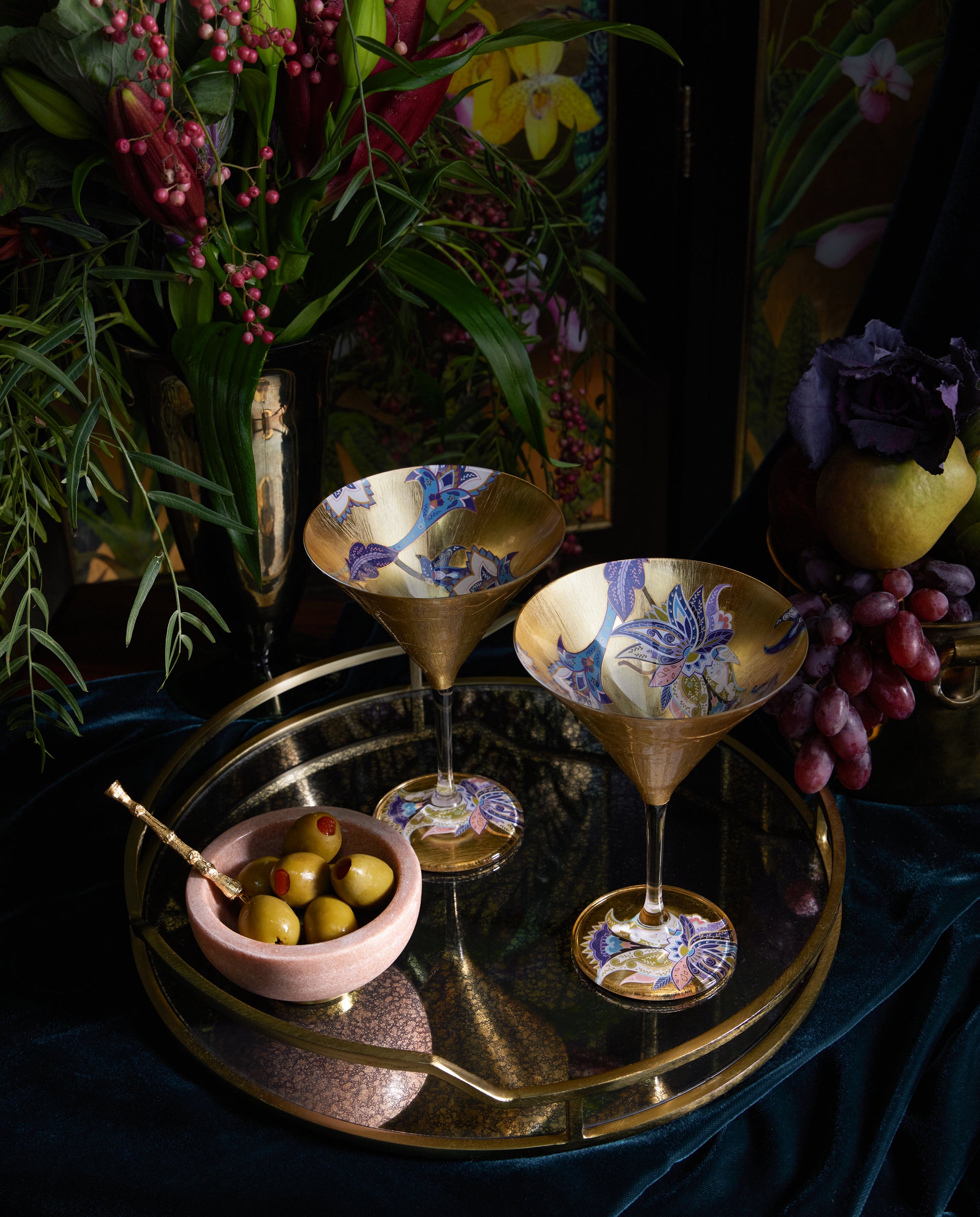https://cdn.shopify.com/s/files/1/0064/1822/products/janes-vanity-scott-potter-purple-and-white-paisley-martini-glass-set.jpg?v=1676435878