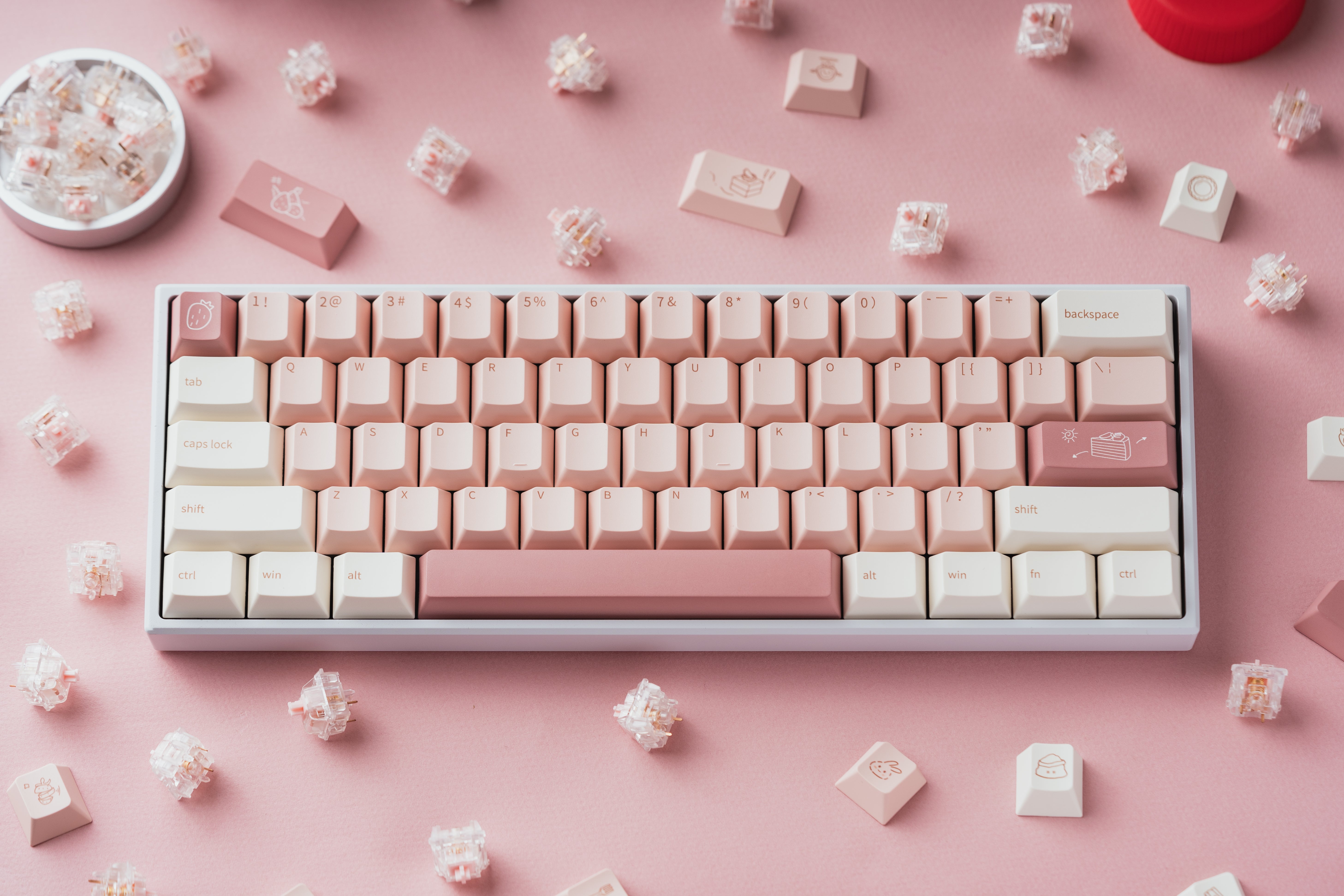 Qtuo Studio - Strawberry Shortcake Bunny Keycaps