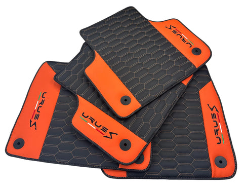 Schwarze Leder-Fußmatten für Lamborghini Urus S mit orangefarbenem Nappaleder