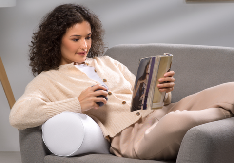 lady reading with bearaby pillow for lower back pain