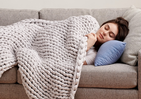 women sleeping with bearaby chunky knit blanket