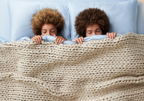 couple sleeping with bearaby queen blanket
