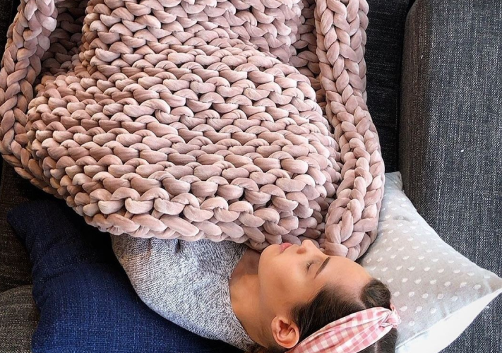 girl sleeping with napper - weighted blanket back pain