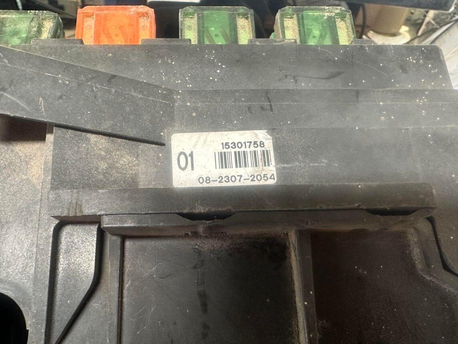 15301758 Oldsmobile Cutlass or Grand Prix Fusebox computer 1997-1998