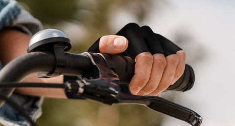 compression gloves stop pain while biking