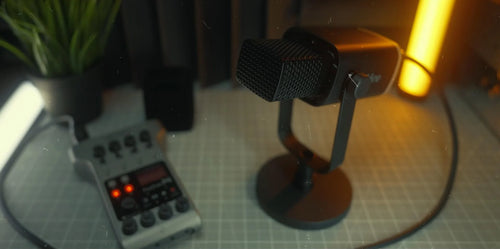 Fifine Ampligame AM8 - A $50 XLR / USB End Address Dynamic Microphone That  Is SQUARE?! Review 