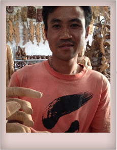 Agung - Carver of wooden hand bottle holders