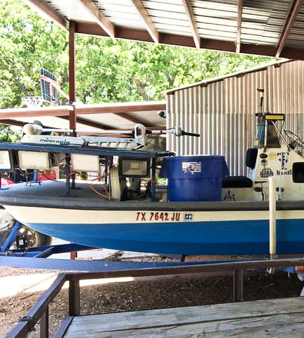 Which type of boat deck should you build for bowfishing?