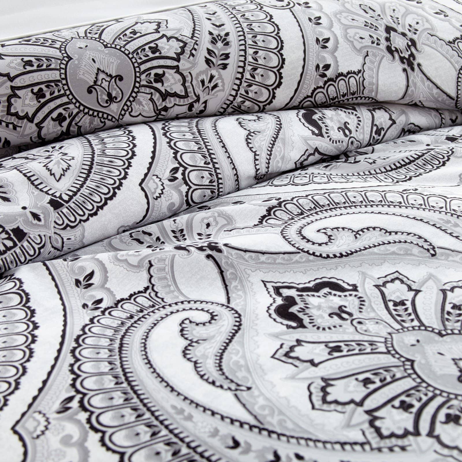 Pure Melody Classic Paisley Ultra Soft And Supreme Quality Duvet