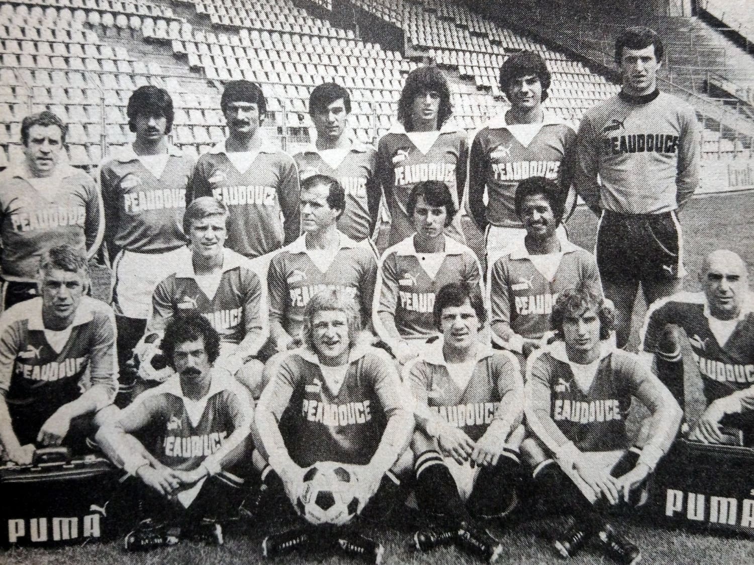 La maglia Peaudouce LOSC 1979 è una classica maglia da calcio!