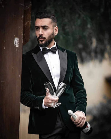 How to Wear a Men's Velvet Suit: A Stylish Guide – MENSWEARR