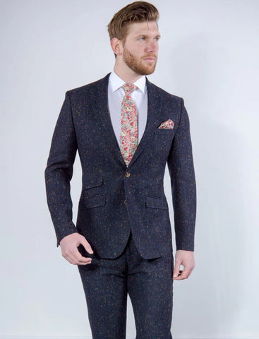 How to Style a Tweed Jacket with Timeless Elegance?