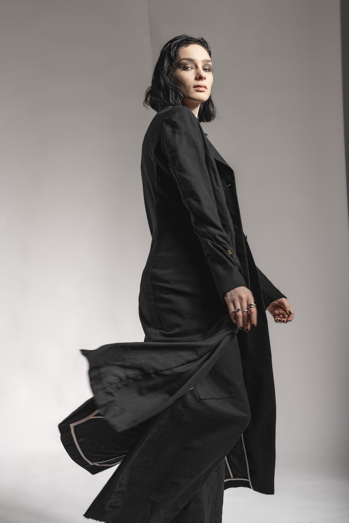 Dark avant-garde fashion for women and men by eigensinnig wien