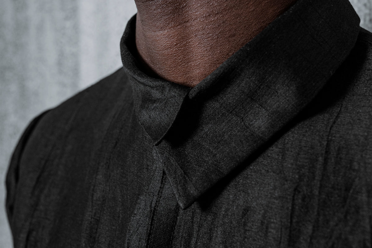 Japanese avant-garde fashion with special collar detail from a men's shirt in eigensinnig wien