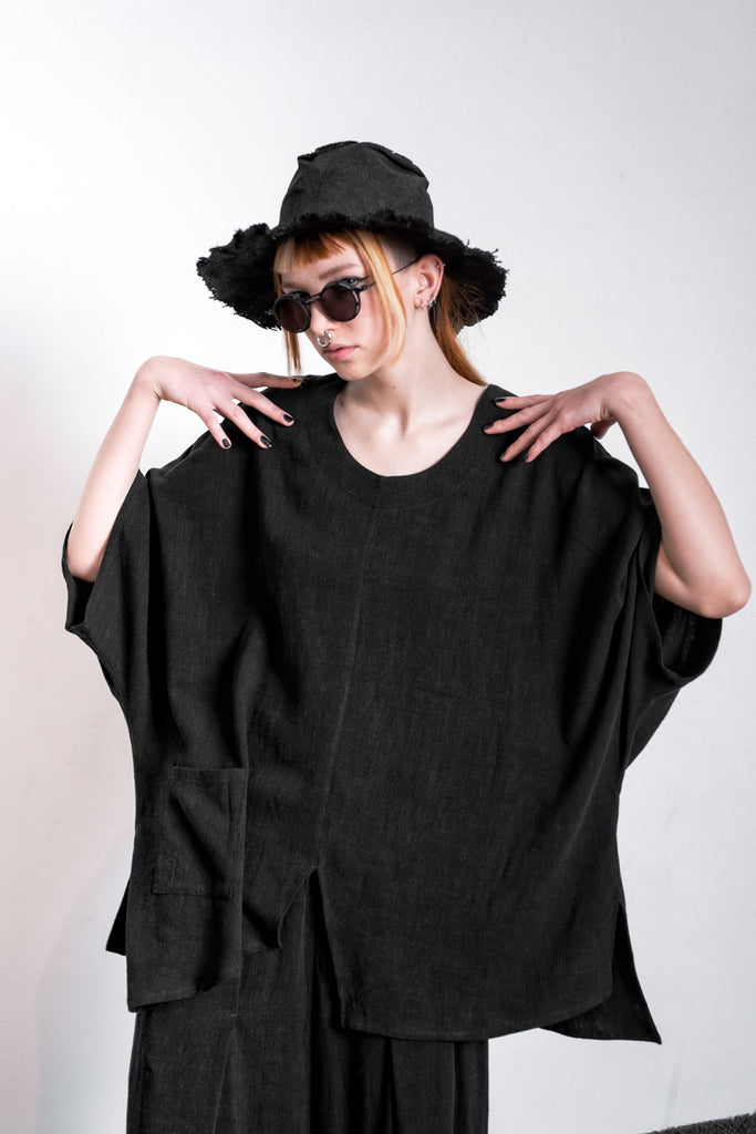 Black oversize t-shirt for women in obstinate vienna