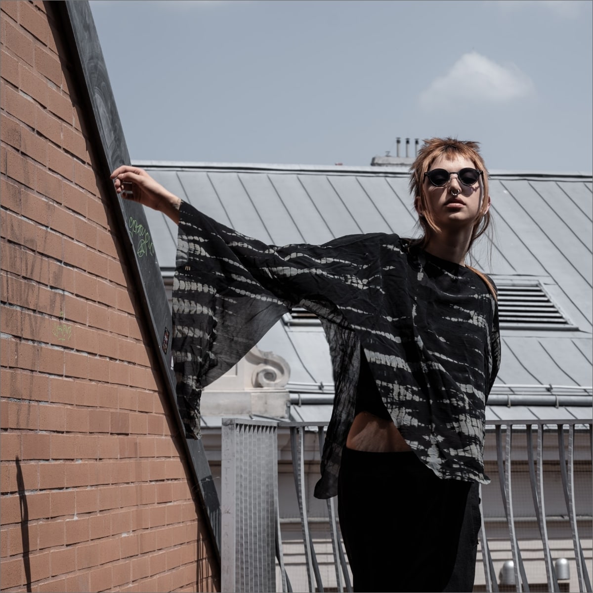 Black silk top for women in the eigensinnig wien online shop