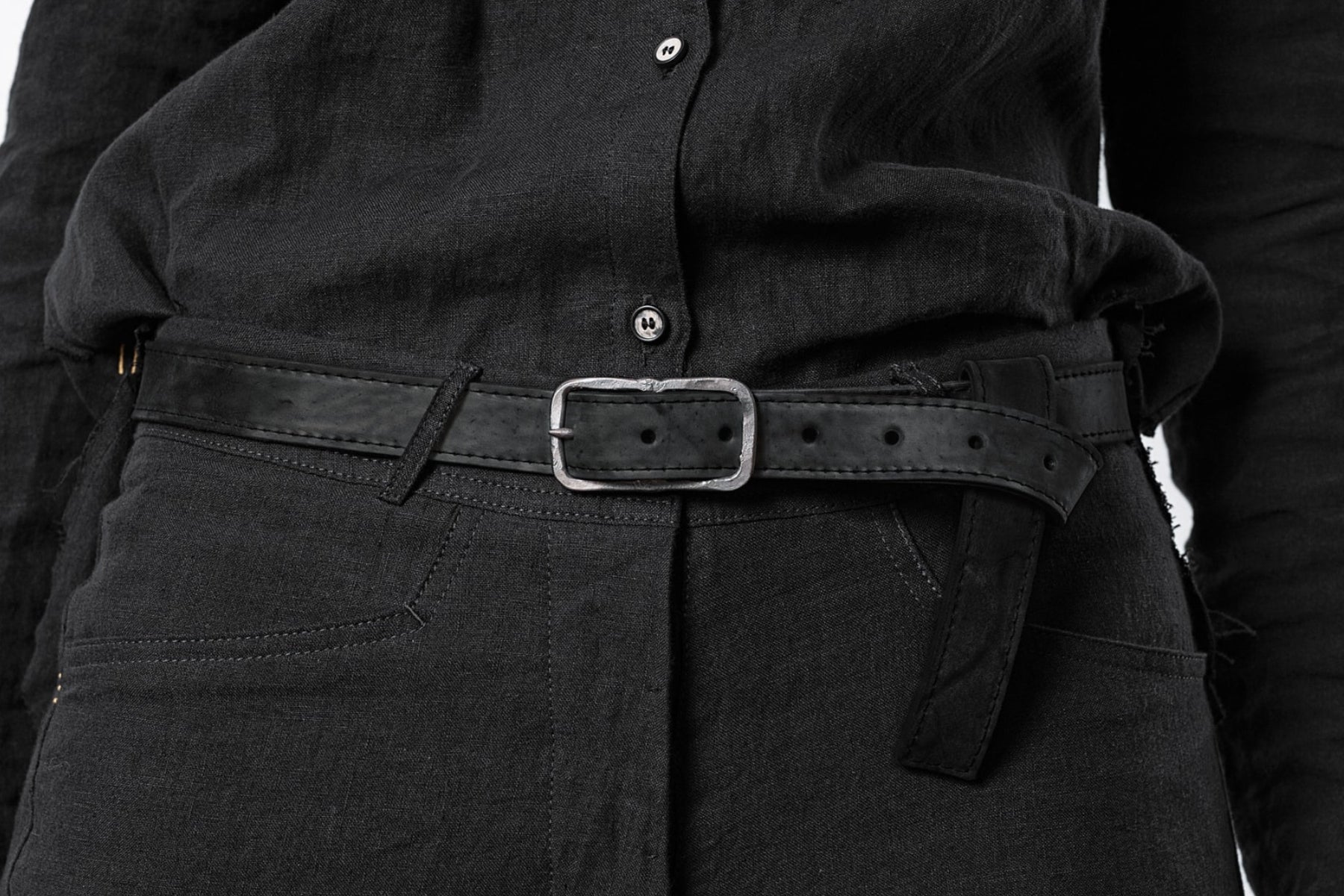 The black leather belt for women at the eigensinnig wien showroom and online shop